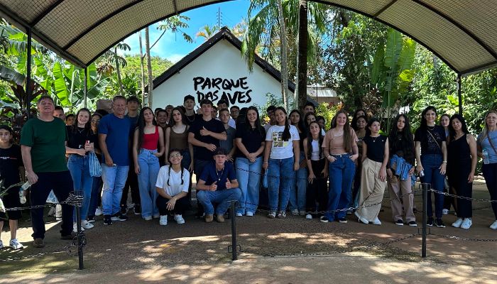  Alunos de Rio Bonito do Iguaçu encerram ano letivo com viagem especial a Foz do Iguaçu